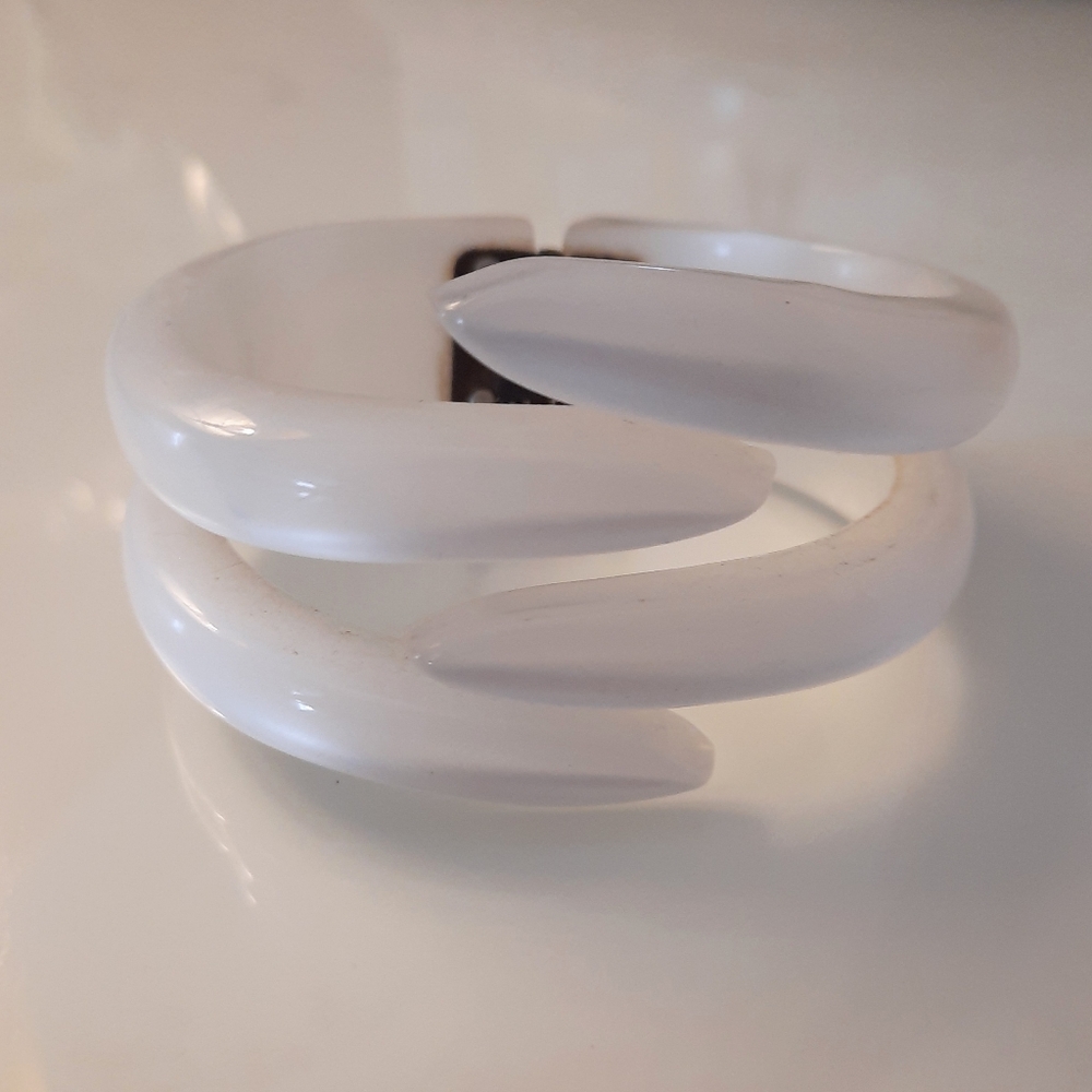 Women’s White Acrylic Spiral Cuff Bracelet